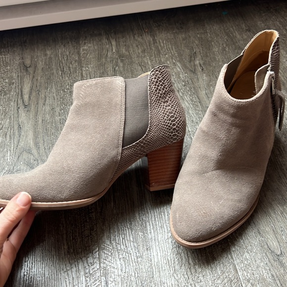 Vionic Anne Bootie - Picture 5 of 13